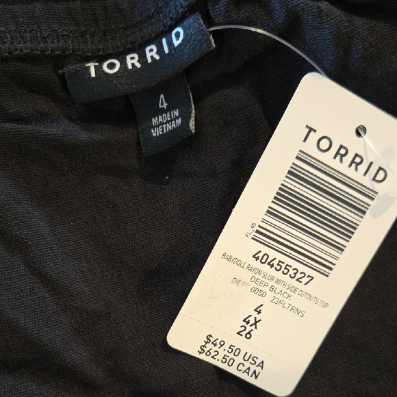 NWT Torrid 4X Black Short Sleeve Top With Side Cutouts - Picture 4 of 5